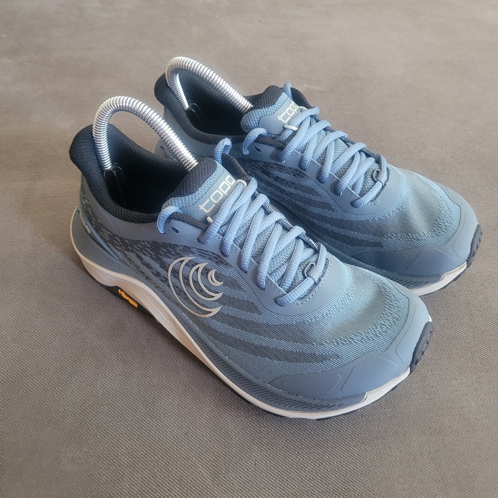 Topo Ultraventure 4 Stone/Grey Womens Size 7W